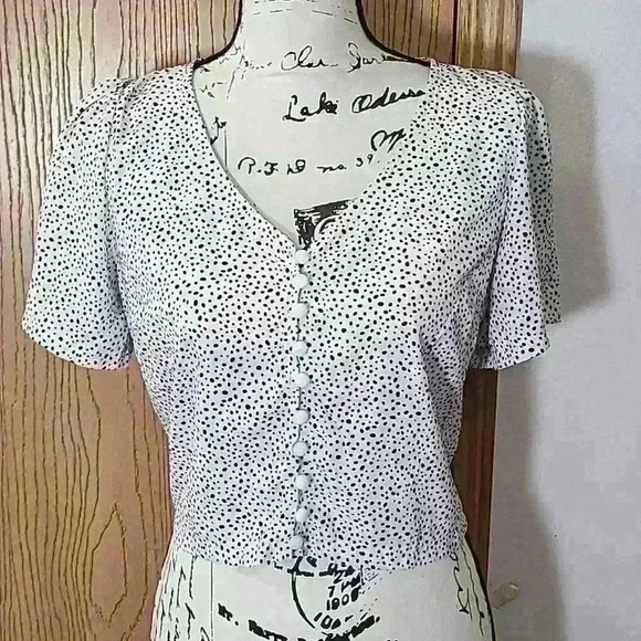 Polka dot dalmatian print retro style flutter sleeve crop top - Picture 2 of 4